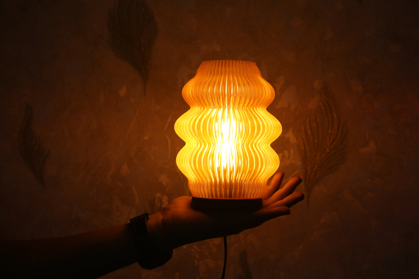 Noir Ripple - Luxury 3D Printed Sustainable Hadyn Lamp