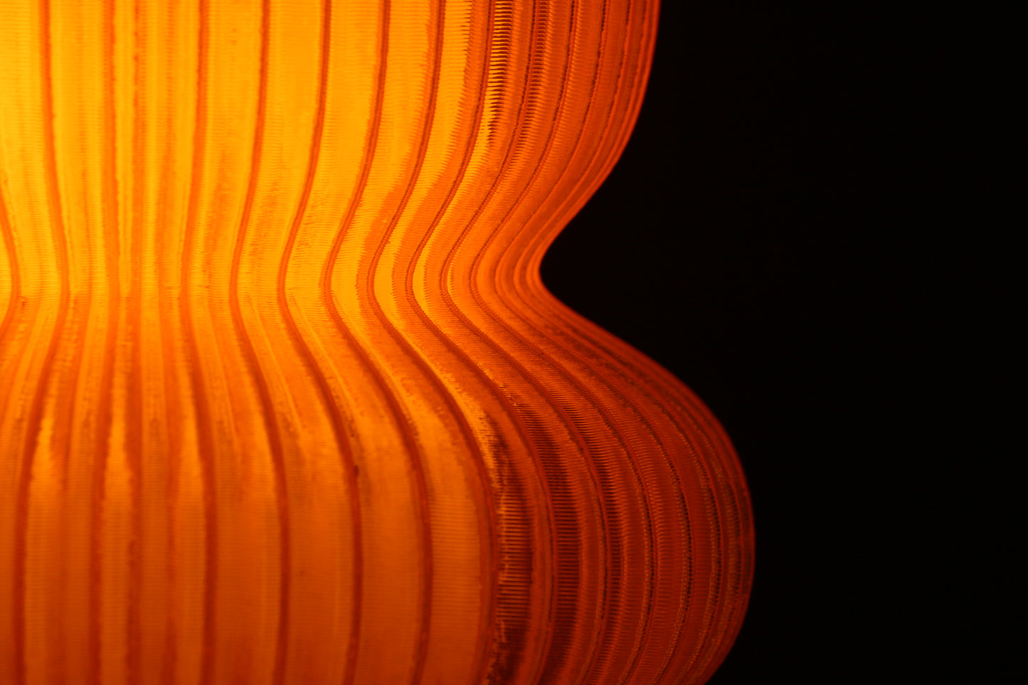 Noir Ripple - Luxury 3D Printed Sustainable Hadyn Lamp